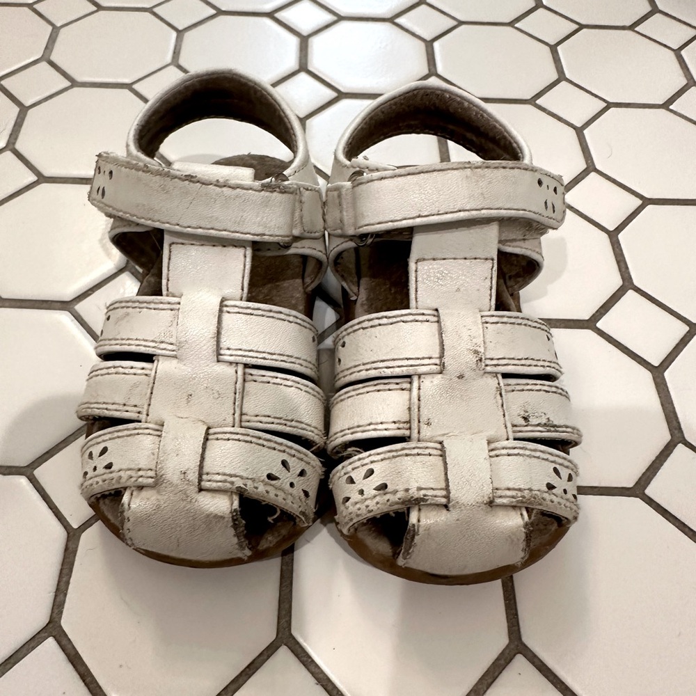 See Kai run toddler sandals, white, size 6 (runs slightly big)